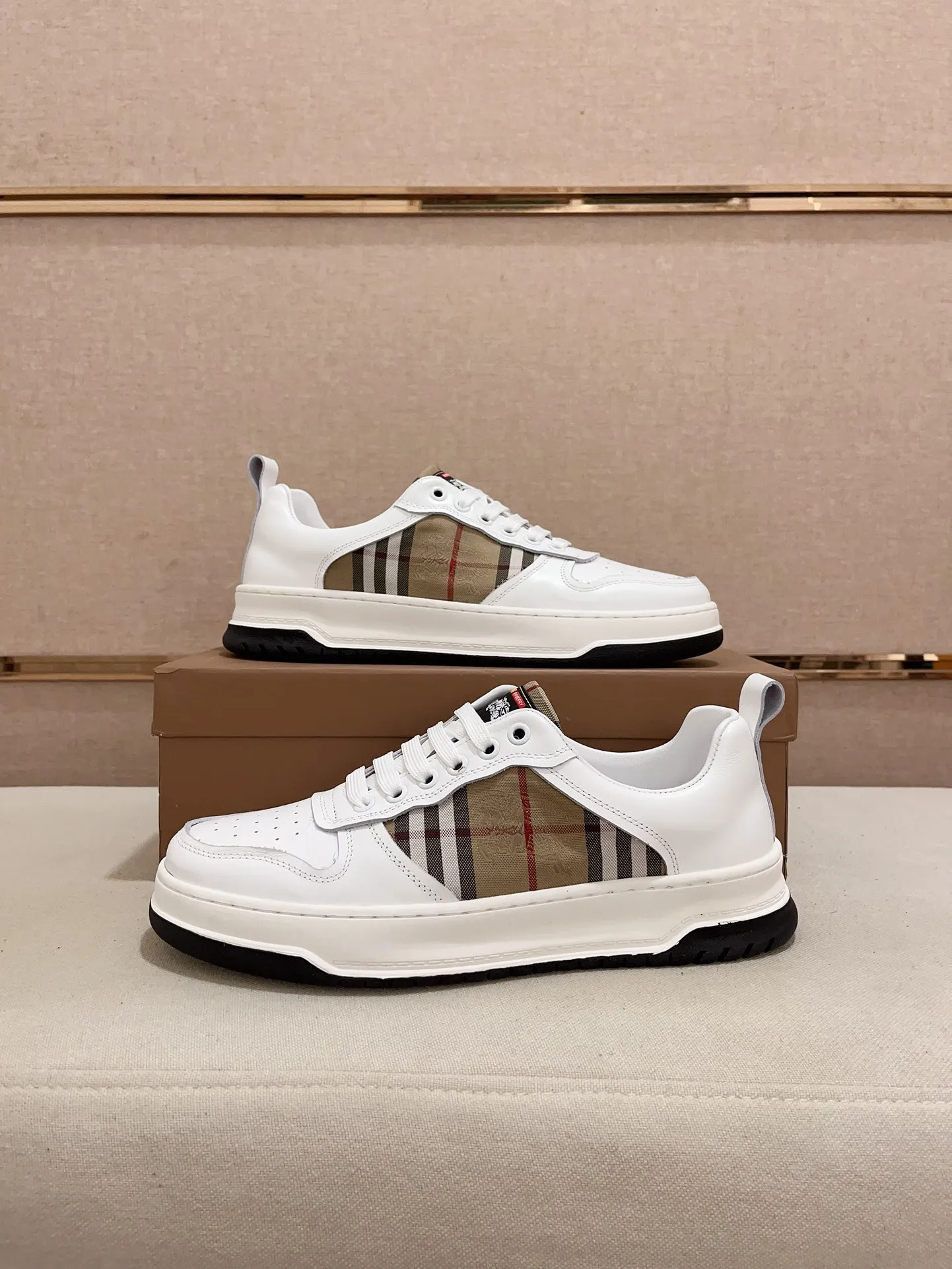 Men's shoes💰: 400💰🇮🇹🇮🇹The counters are synchronized with BURBERRY's top purchasing agents🔍🔍Synchronized sales. Positive code number: 38-44. Italian imported cowhide with official website fabric. Fully imported sheepskin lining, sole: original sole provided by the original factory, exclusive movable molded sole, super comfortable, original factory follow-up goods, 🔍🔍high quality, you can enter and leave the counter at will, welcome to compare (can be customized 45)